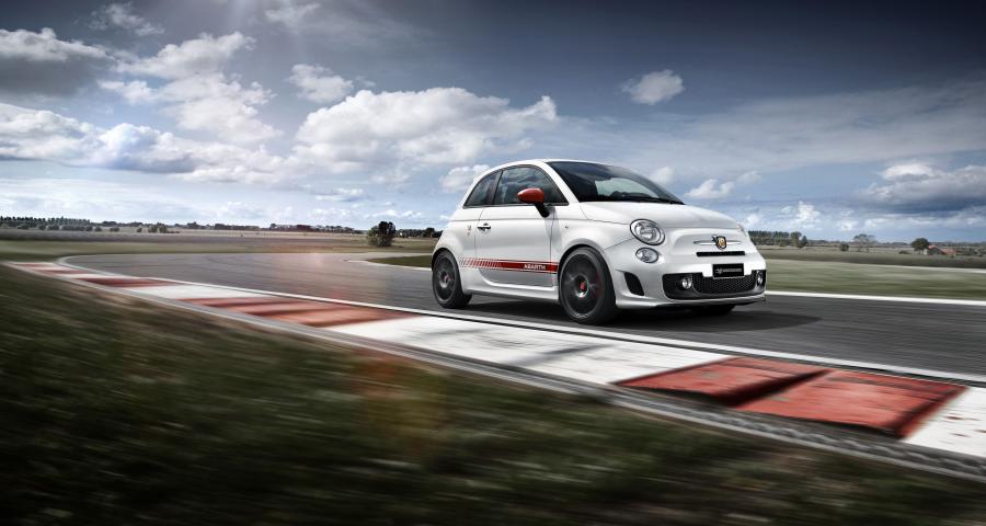  Abarth 595 Yamaha Factory Racing (312) 2015 года  (фото 1 из 3)